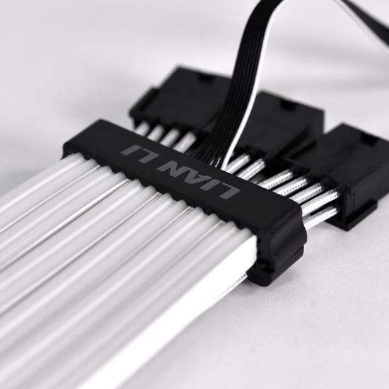 Lian Li Strimer Plus 3x8-Pin V2 ARGB Uzatma Kablosu resmi