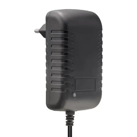 Weko 14.4 Volt - 2 Amper 5.5*2.5 Uçlu Kırmızı Yeşil Ledli Yerli Üretim Akü Şarj Cihazı resmi