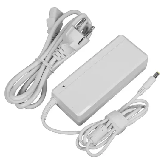 YQ-1201F-190-05000 Beyaz 19 Volt 4.7 Amper 5.5*2.5 Mm Uçlu Plastik Kasa Masaüstü Tip Adaptör  resmi